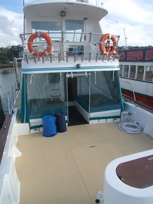 Tracker ll - Cockpit fly bridge